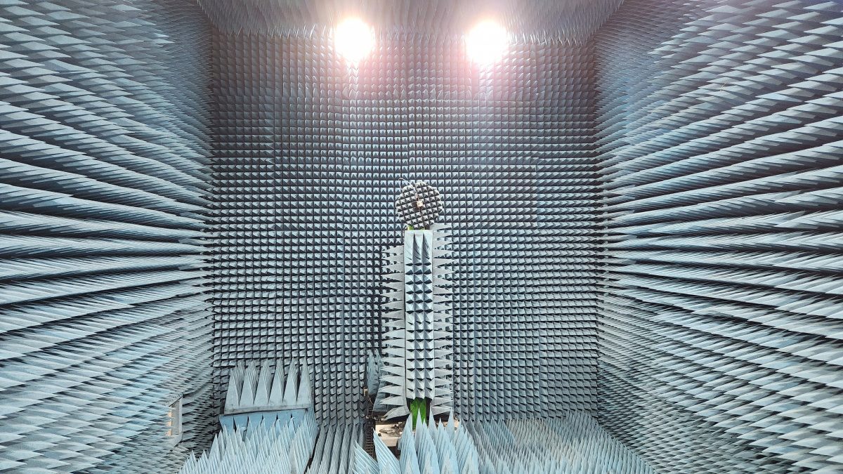 \"Anechoic